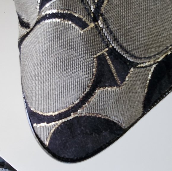 Coach Poppy Signature Hippie Bag - Picture 14 of 14